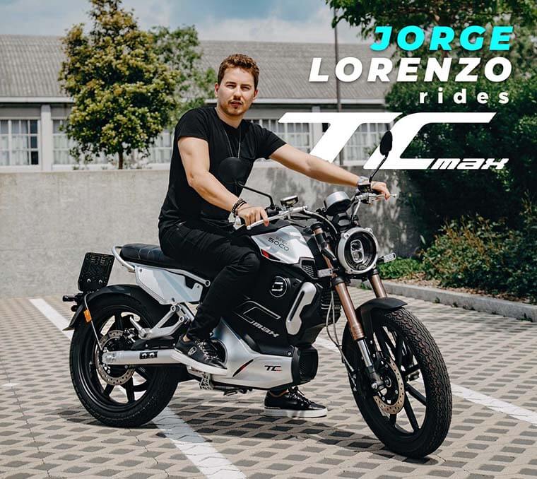 Jorge Lorenzo promocionando la moto eléctrica Super Soco TC Max