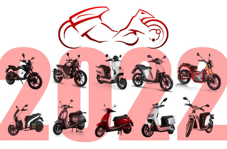 Conjunto de motos eléctricas envueltas por el número 2022