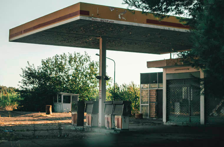 Gasolinera abandonada (II)