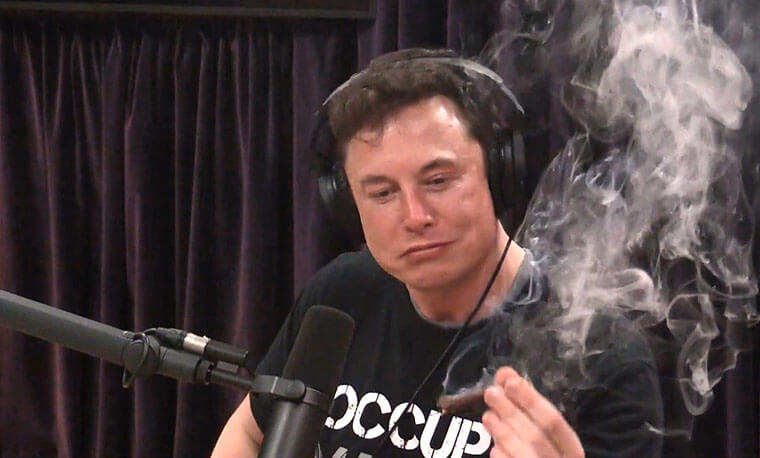 Elon Musk fumando marihuana (2019)